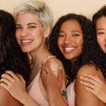 Applicera foundation för alla hudtyper: Guide för oljig, torr, kombinerad och känslig hud