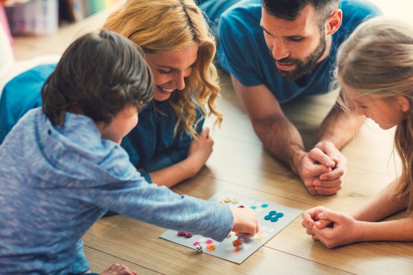 Familjespel